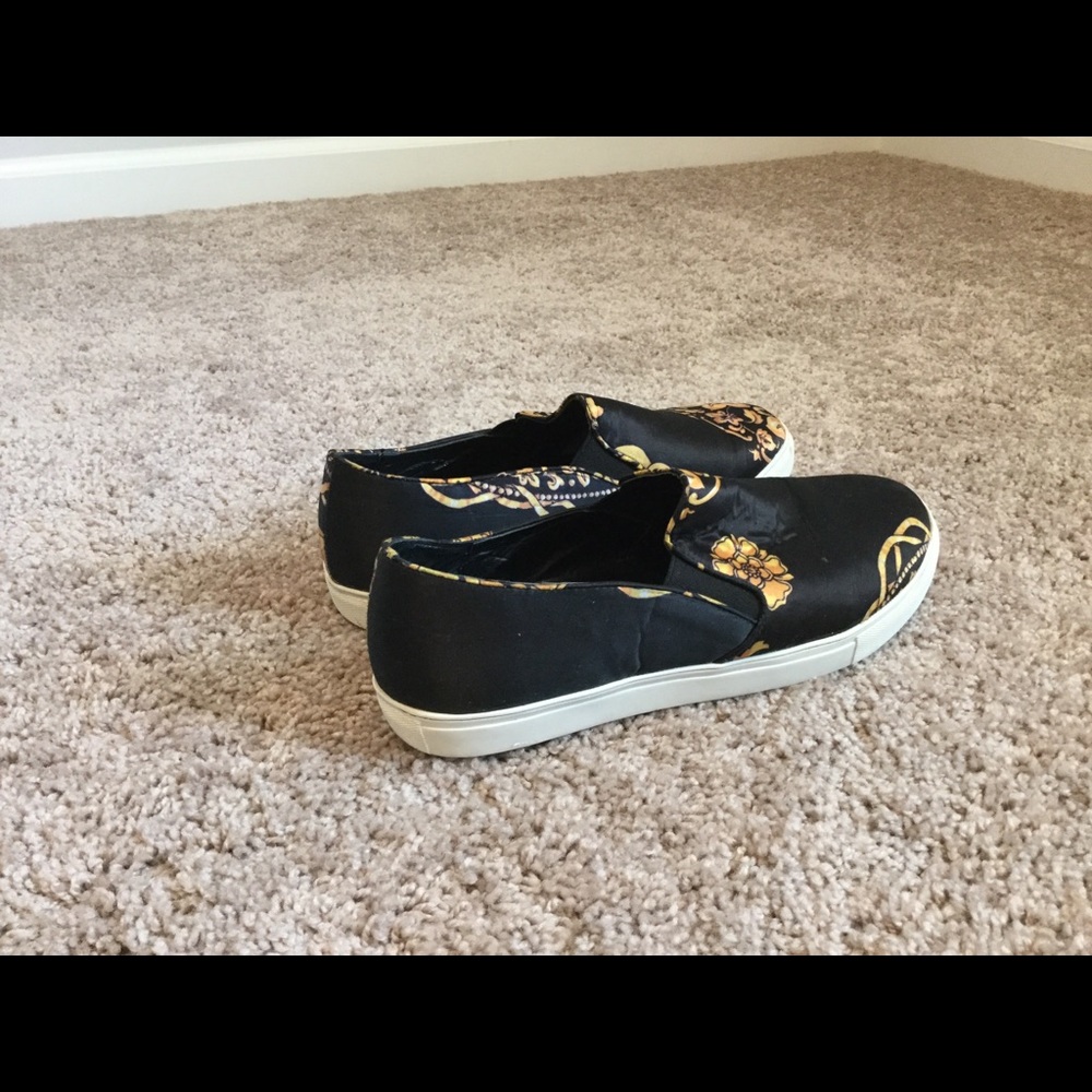 Shoes - Picture 4 of 5